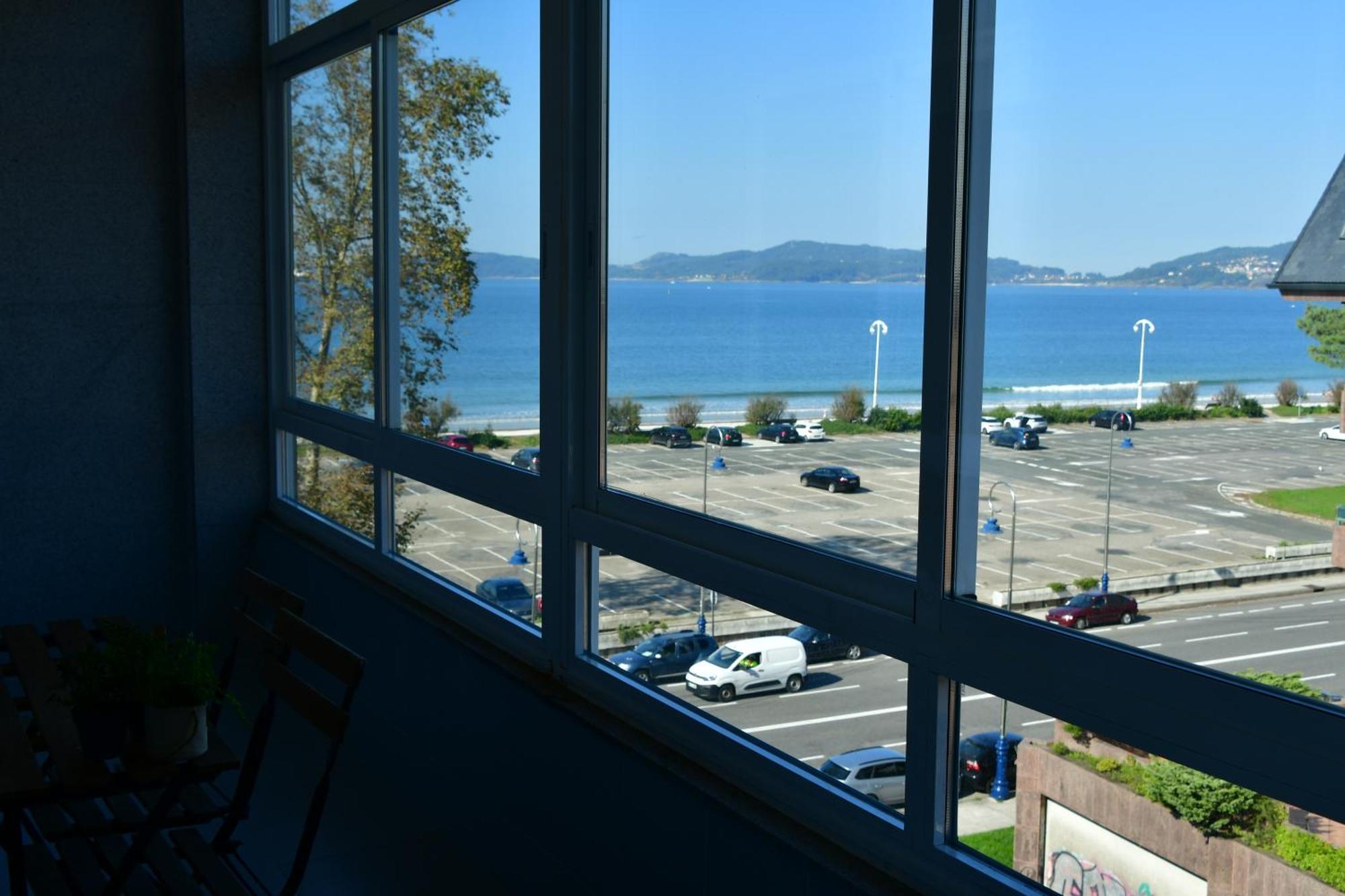 Primera Linea De Playa Samil Costa Con Garaje Incluido Vigo Exterior photo
