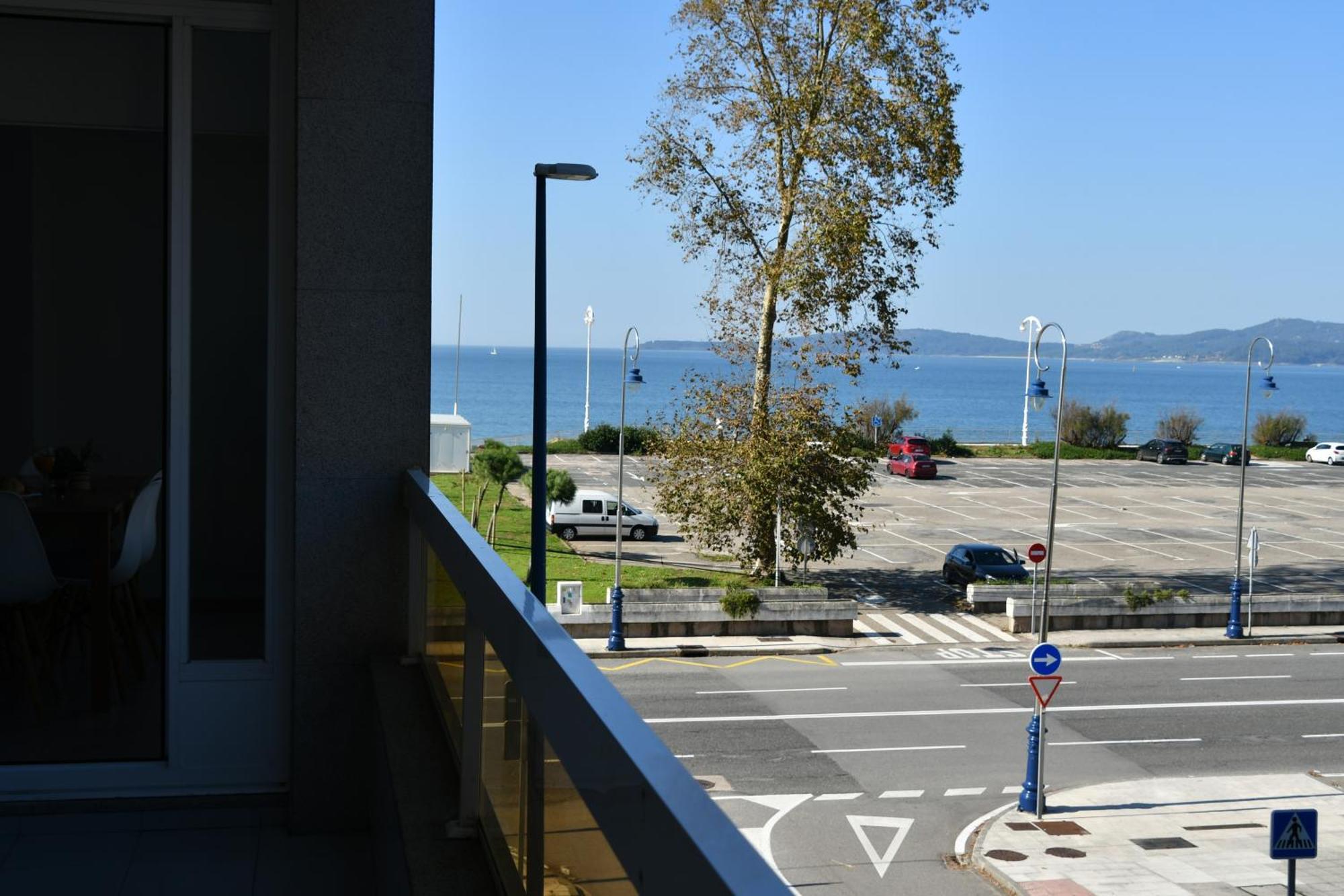 Primera Linea De Playa Samil Costa Con Garaje Incluido Vigo Exterior photo